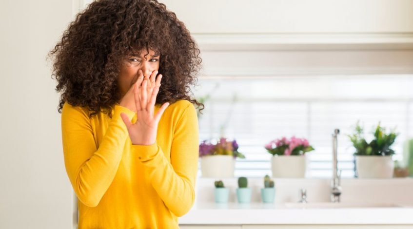 how to clean smelly drains
