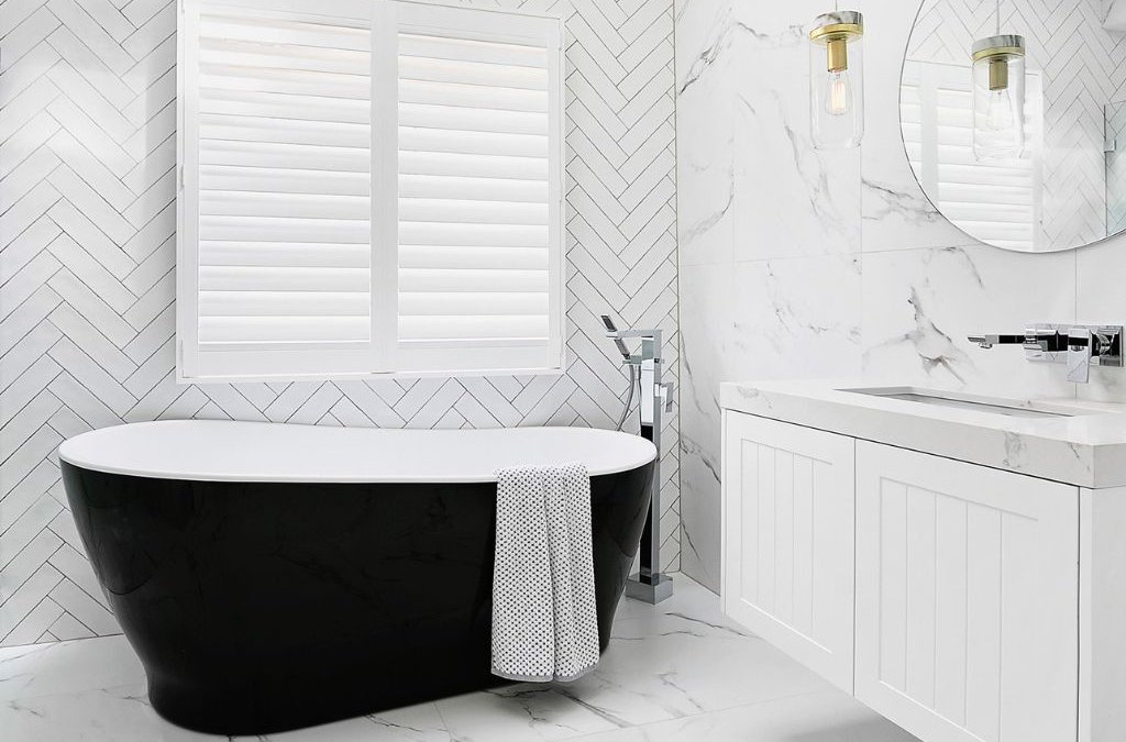 Free standing bath tub